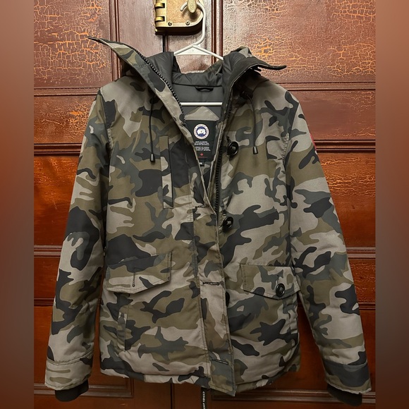 Canada Goose Jacket - Picture 4 of 11